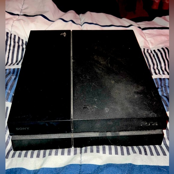 PS4 - Picture 1 of 3